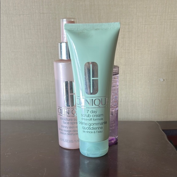 Clinique Skincare Set with Mint Green Scrub